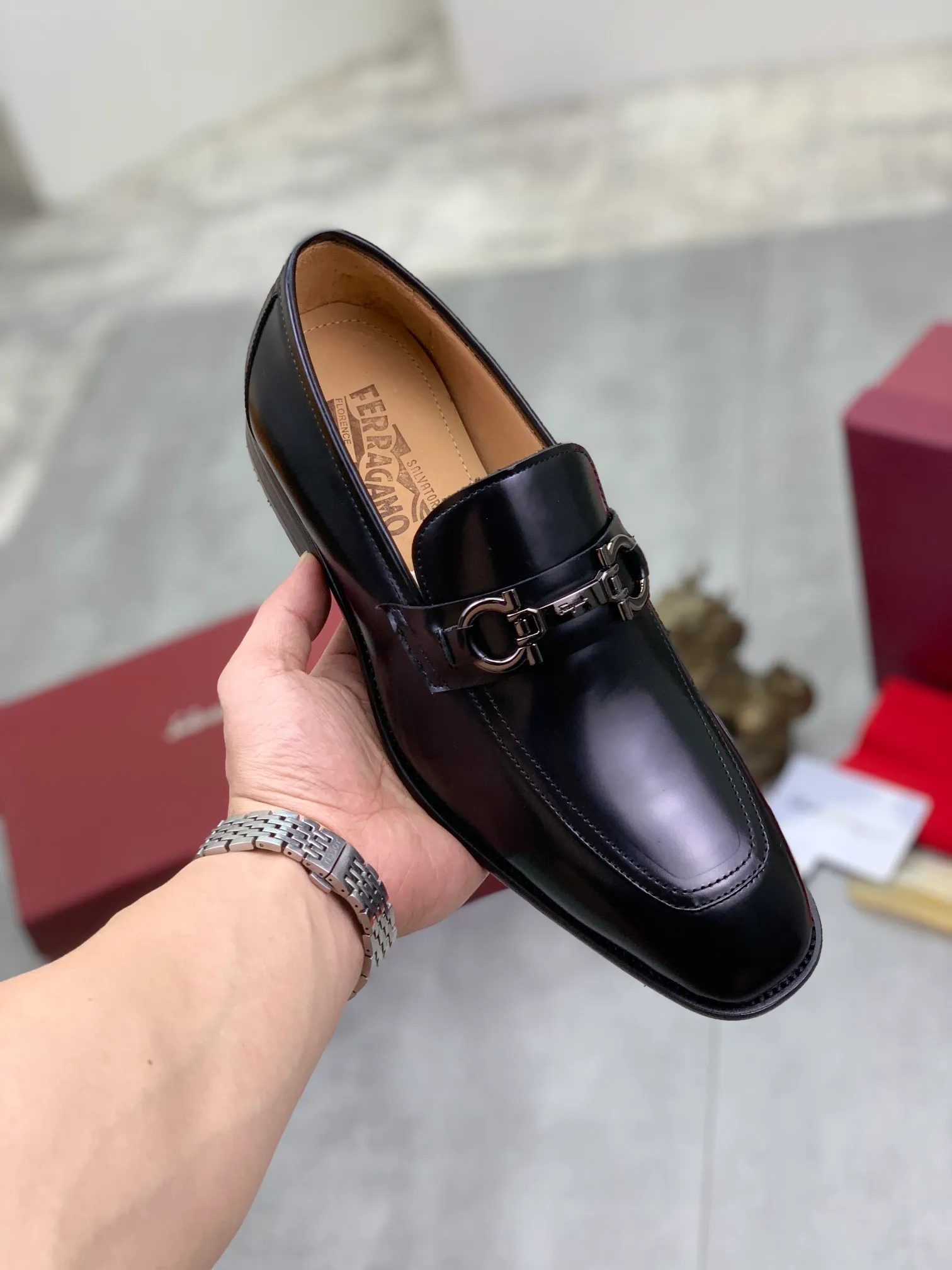 Men's men's shoes💰P460💰[New model]🆘 Water-dyed cow lining [Ferragamo] Ferragamo's latest men's over-the-foot business leather shoes🇨🇳Official website original 1:1 molding💯The first layer is made of Italian imported calfskin➕Luxurious genuine cowhide lining, soft and comfortable🌴High-end atmosphere, the first choice for high-grade men🍍38-45 Black Brown🉑️Select